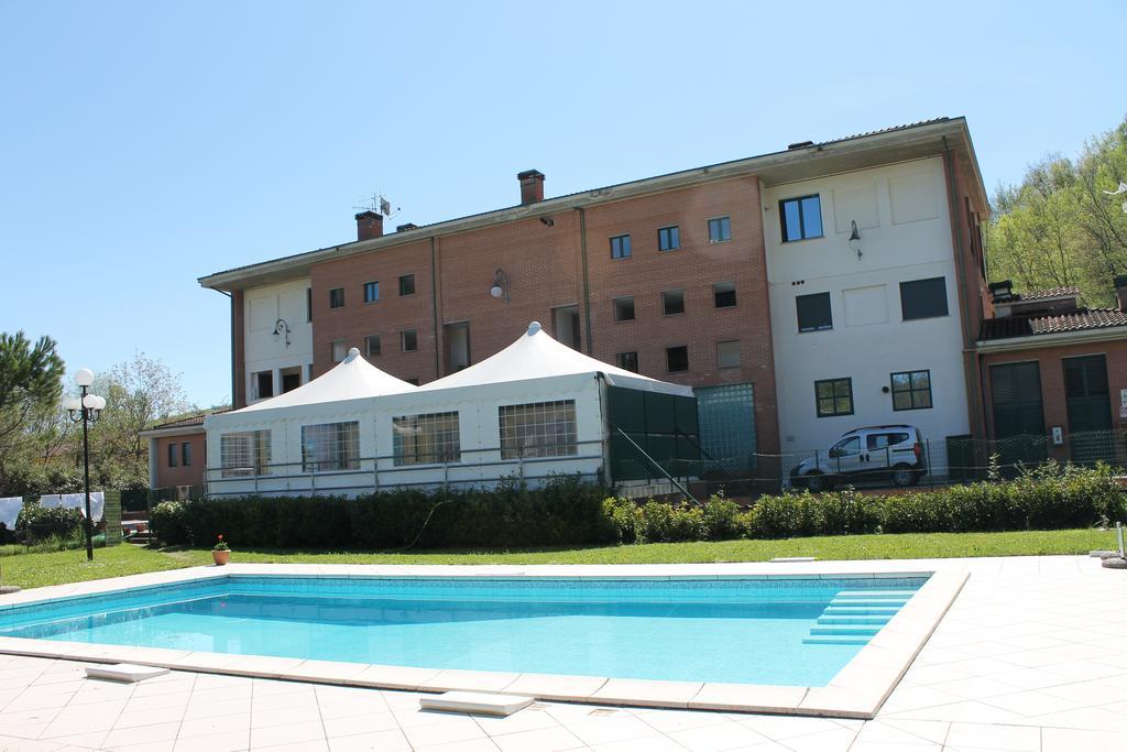 Residence La Piscina Isola del Gran Sasso d'Italia Bagian luar foto
