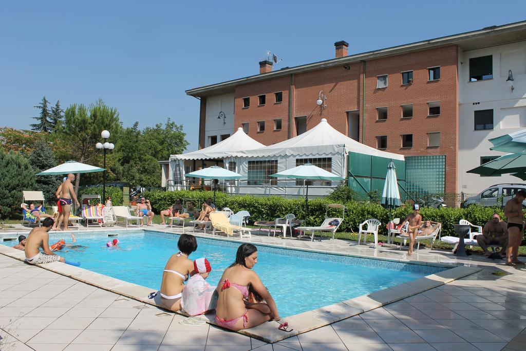 Residence La Piscina Isola del Gran Sasso d'Italia Bagian luar foto