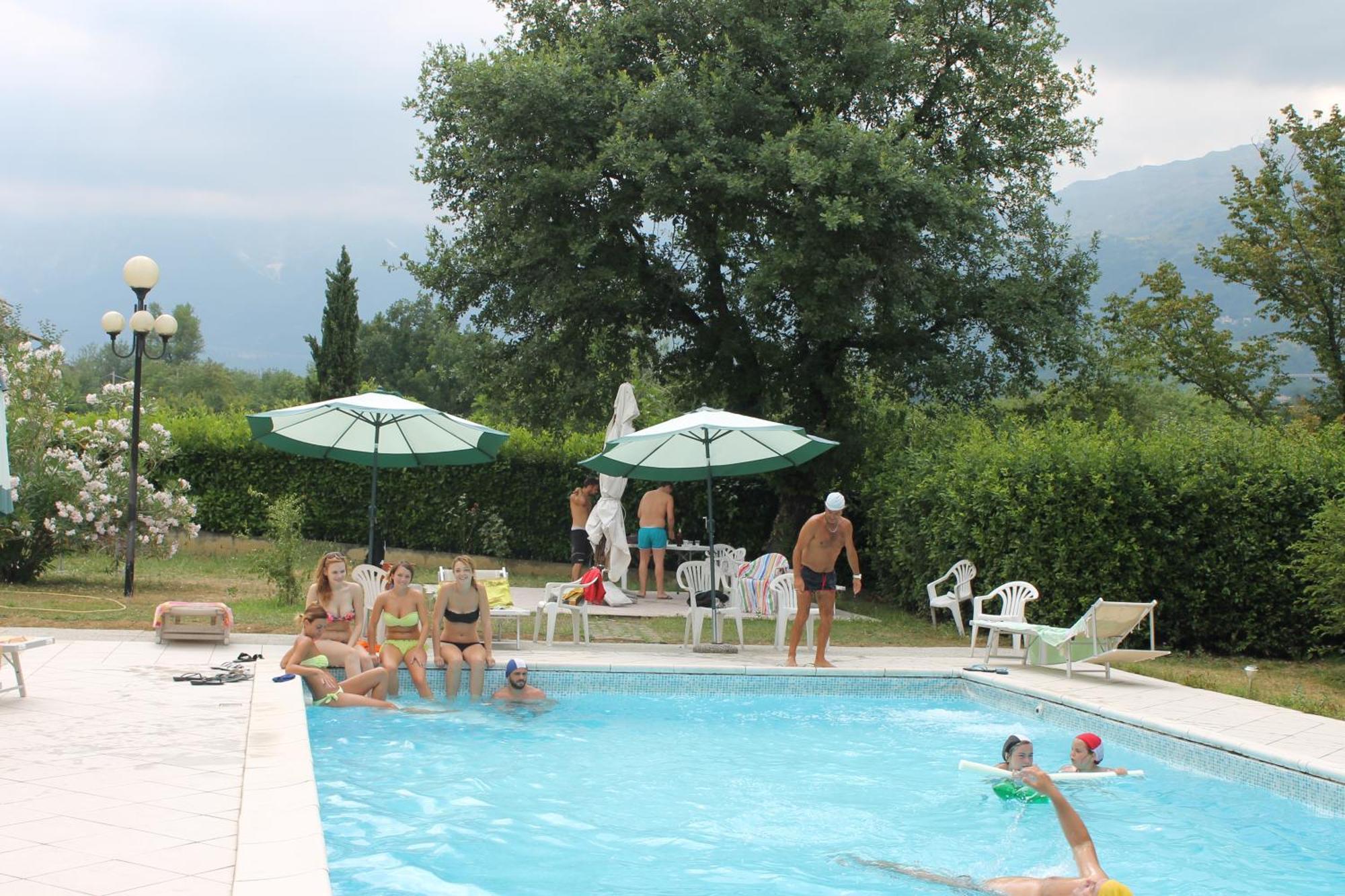 Residence La Piscina Isola del Gran Sasso d'Italia Bagian luar foto