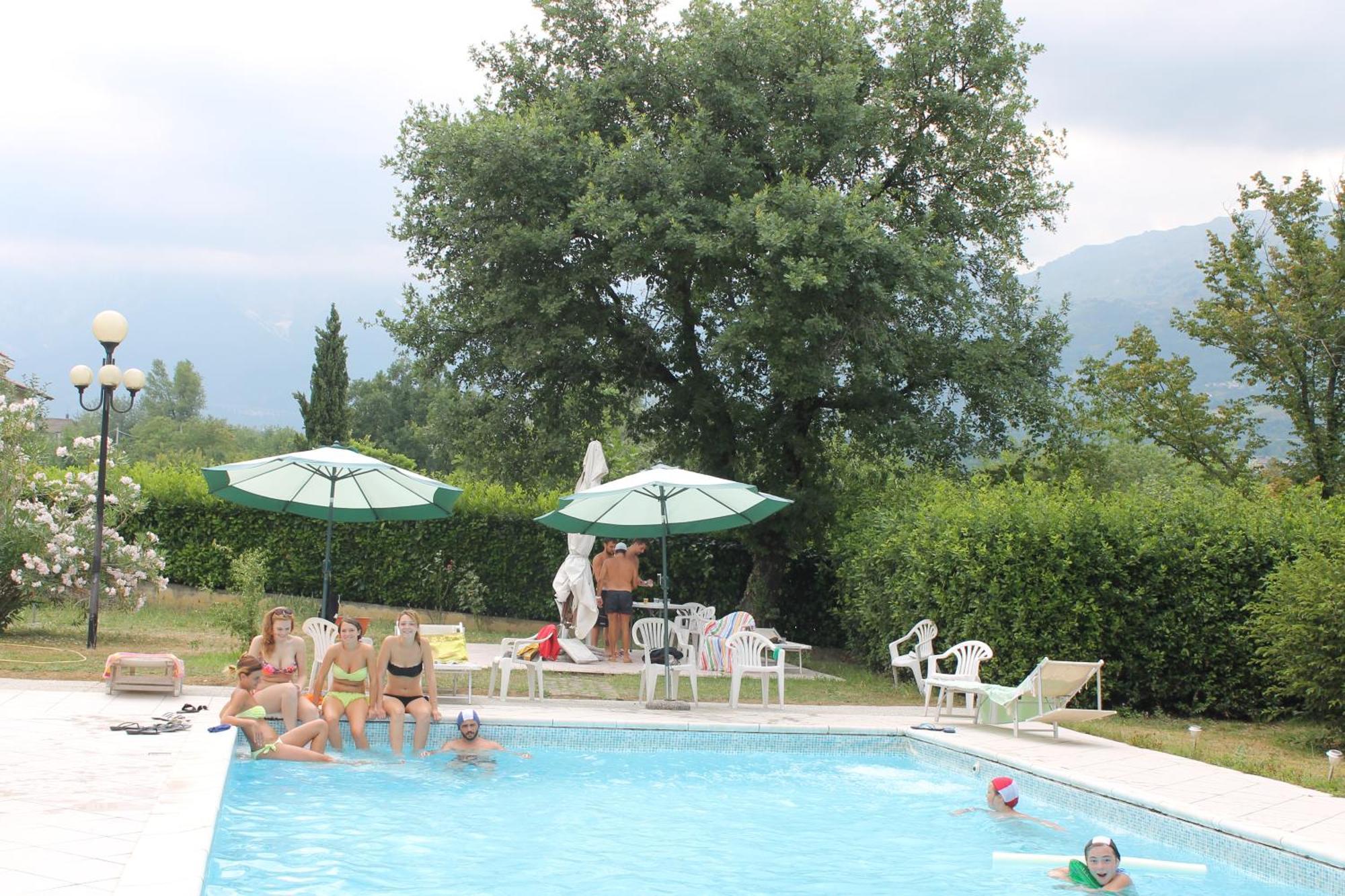Residence La Piscina Isola del Gran Sasso d'Italia Bagian luar foto