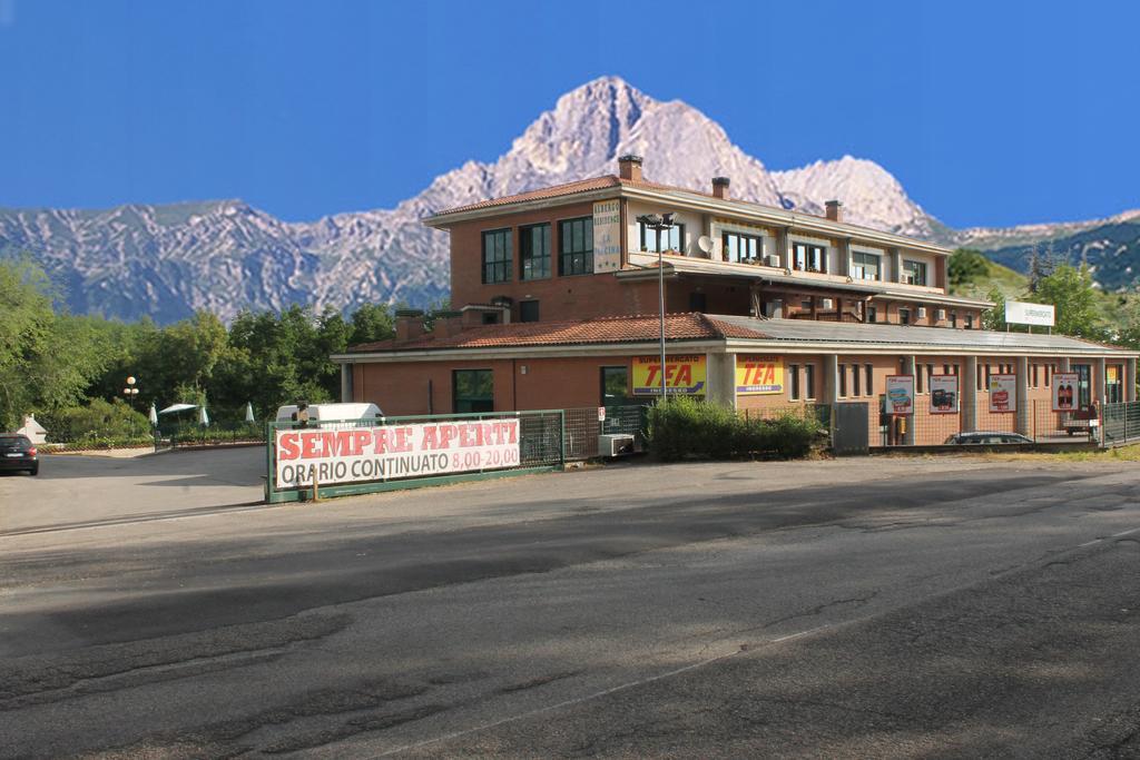 Residence La Piscina Isola del Gran Sasso d'Italia Bagian luar foto