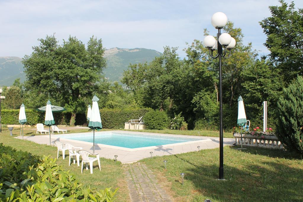 Residence La Piscina Isola del Gran Sasso d'Italia Bagian luar foto