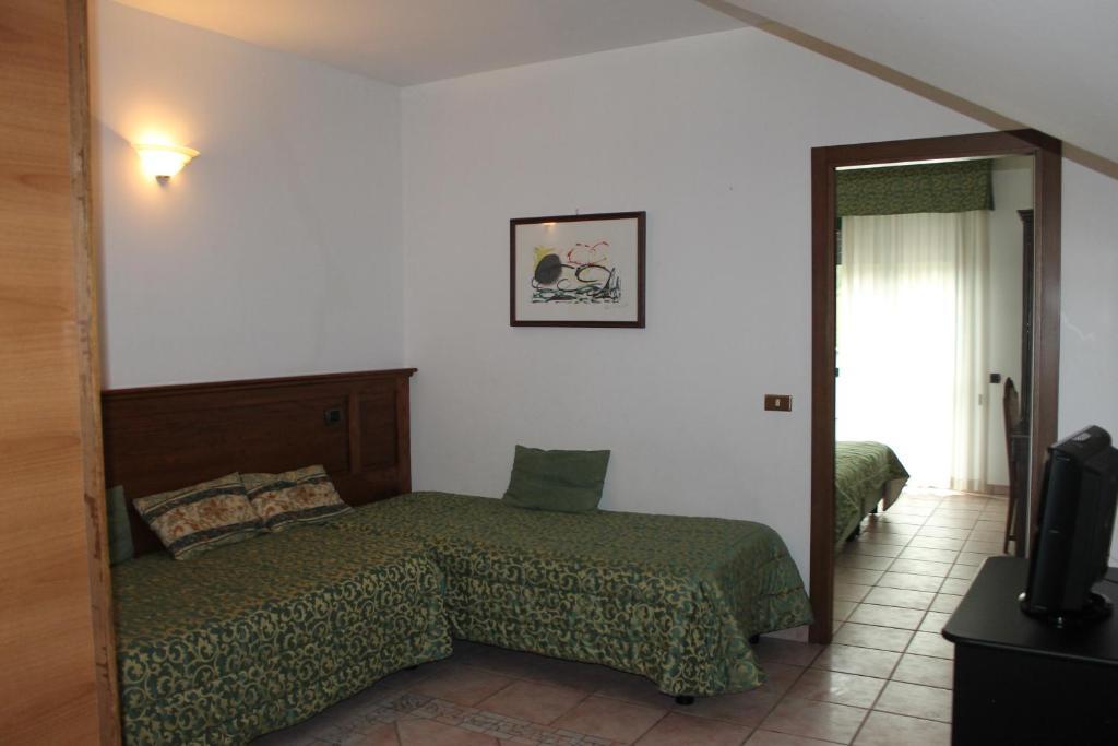 Residence La Piscina Isola del Gran Sasso d'Italia Bagian luar foto